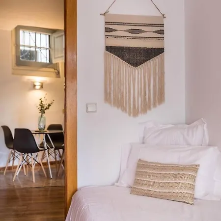 32Ara1086 - 3 Bedrooms Apartment *