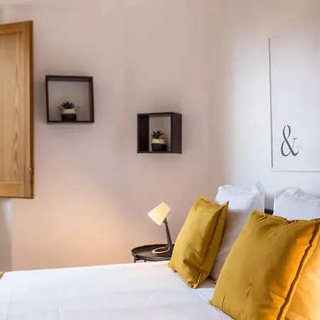 32Ara1086 - 3 Bedrooms Apartment برشلونة