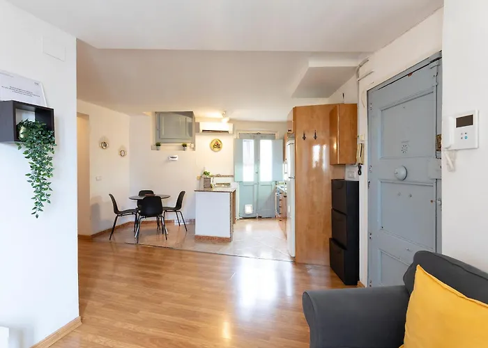 דירה 32ara1086 - Newly Refurbished 3br Flat ברצלונה